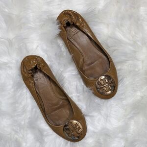 Tory Burch Minnie Travel Tan/Mustard Patent Leather Gold Logo Ballet Flat Size 7